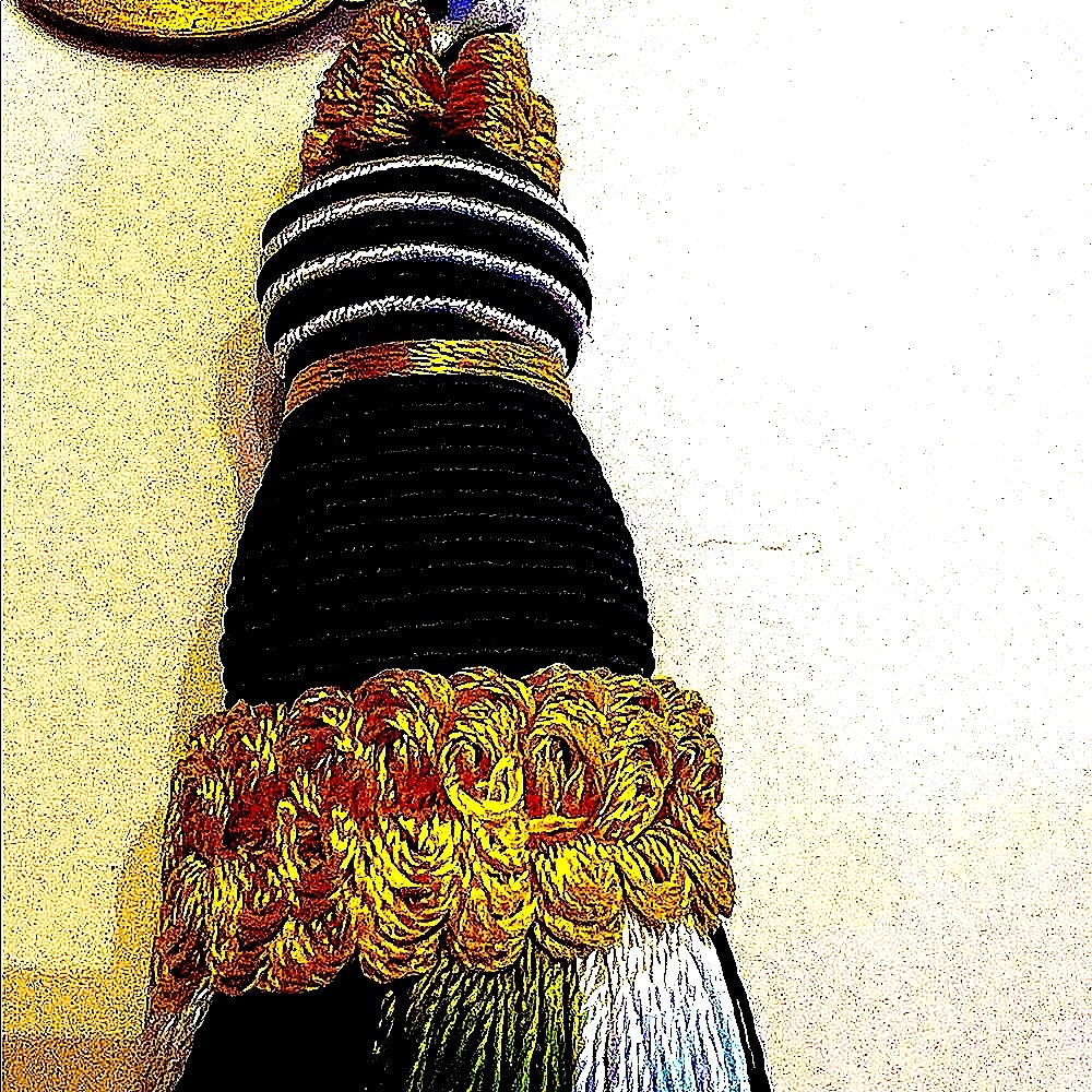 NWOTMacKenzie-Childs Tassel&pouch
BeautifulBlackWhiteGreen&GoldIntricate design - Picture 3 of 8